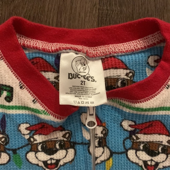 Buccees Christmas pajamas 2T - Picture 4 of 4